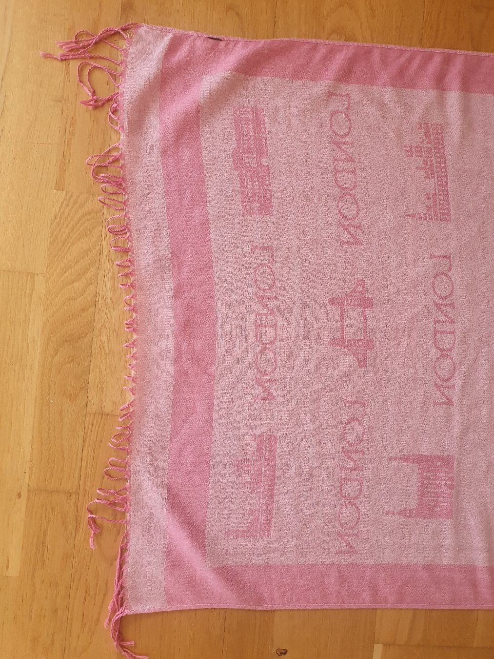 Foulard & Sciarpe: Pink London Schal mit Fransen – Usato da Moosseedorf venduto da Sonnenschein.. 4