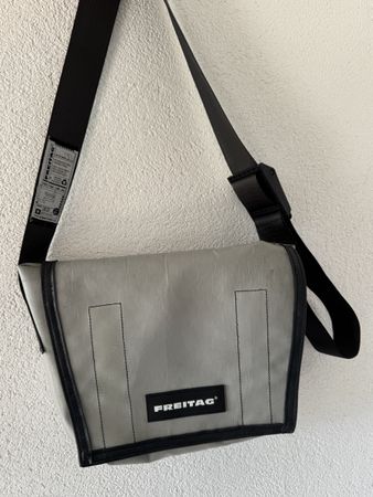 Freitag Tasche grau, Modell Lassie