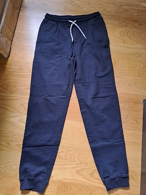 Pantaloni: Junge Trainerhose 158-170,4Stück – Usato da Zürich venduto da Simonikus 1