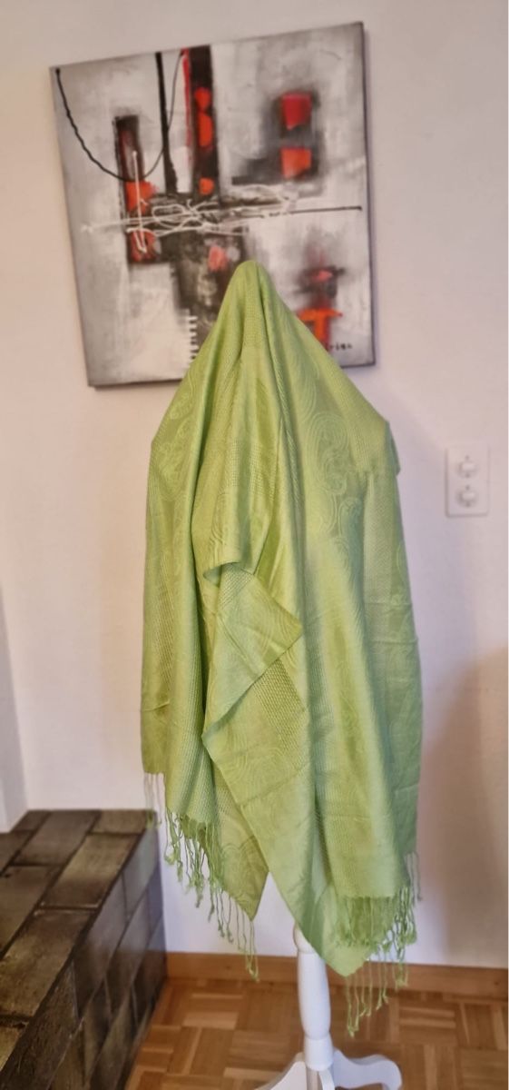 Foulard & Sciarpe: Edler Pashmina-Schal, hellgrün, neu – Usato da St. Gallen venduto da mania03