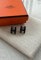 Schwarz Ohrringe Pop Hermes. Ab.1!