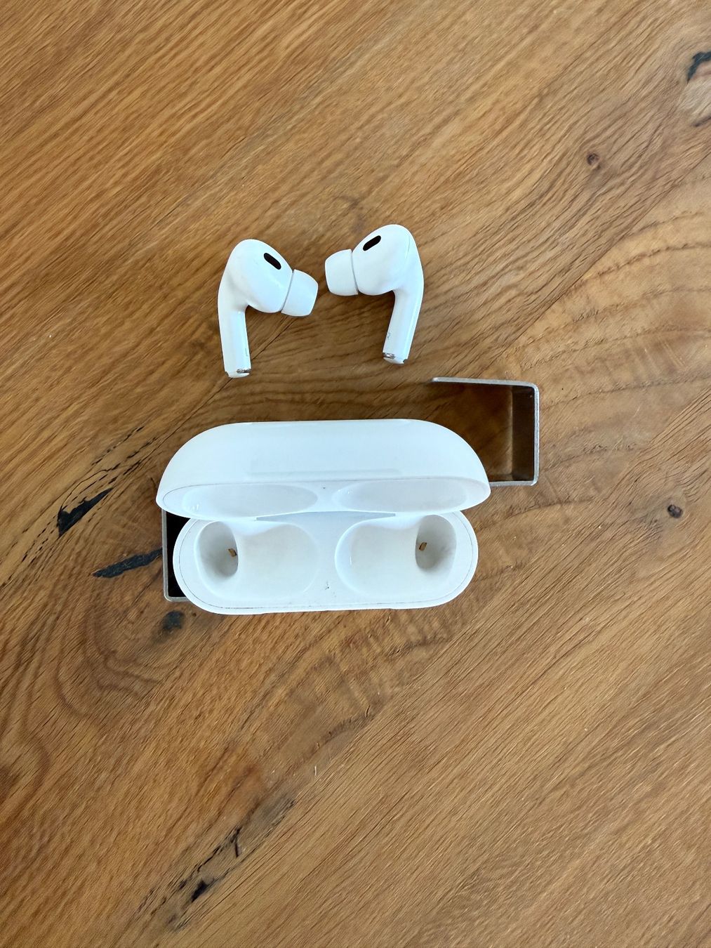 Apple Cuffie: APPLE AirPods Pro 2 (USB-C) – Usato da Lausanne venduto da Nine1982 1