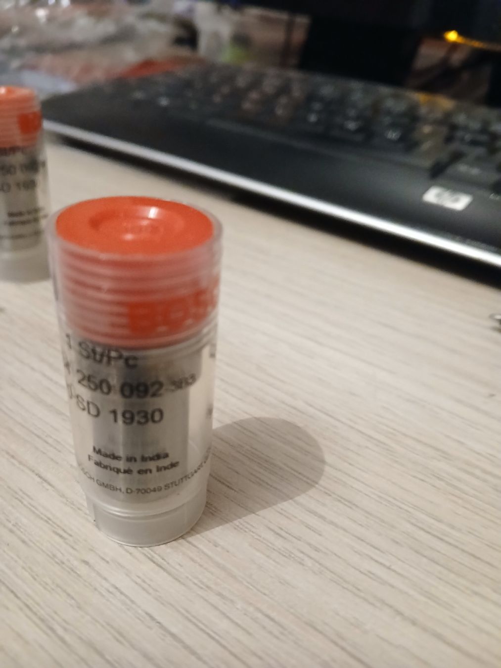 VW Tutti pezzi di ricambio auto: Lot de six buses d'injecteur – Nuovo e nell'imballaggio originale da La Rippe venduto da Douggy 2
