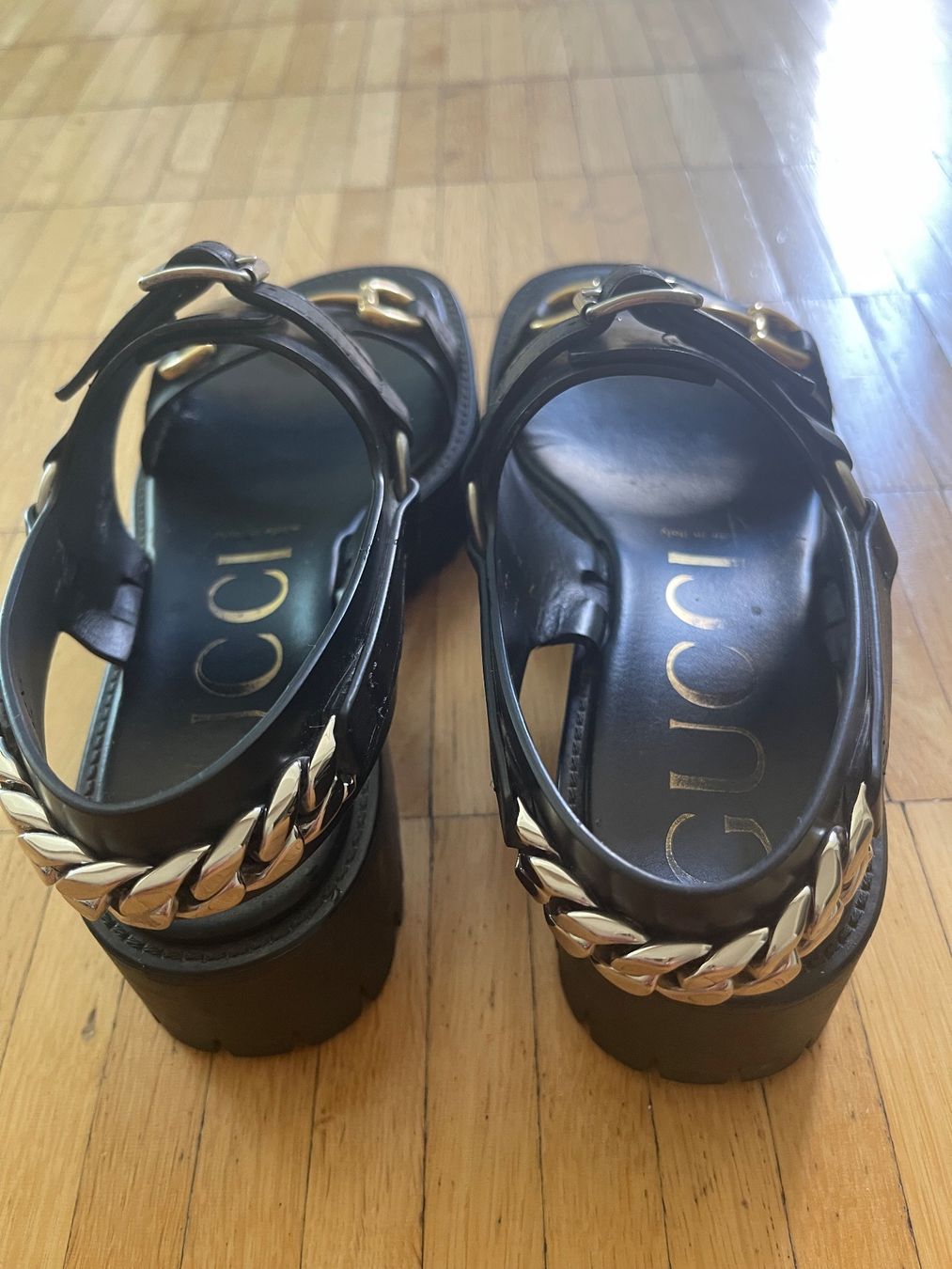 Gucci Chaussures femmes: Gucci Sandalen – D'occasion à Zürich par zki_yzj7 1