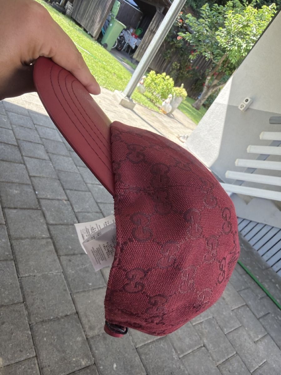 Altro in  Abbigliamento & Accessori: Gucci Red Cap 2026 Edition – Nuovo e nell'imballaggio originale da Aarau venduto da da_jov 3