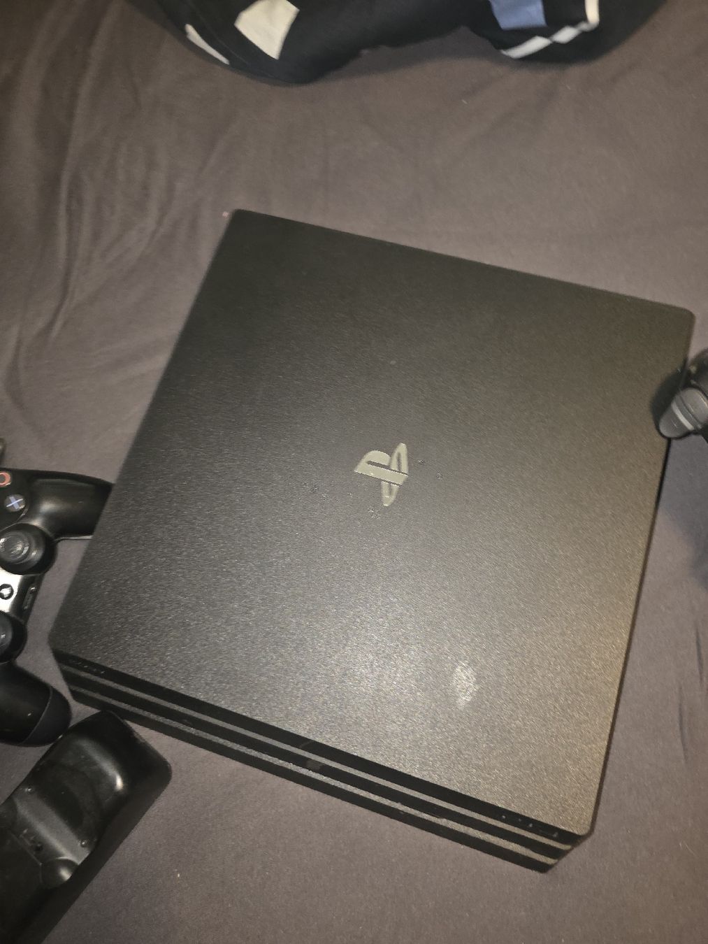 Sony Consoles: Ps4 Pro mit Controller – D'occasion à Bern par lea_6xll 1