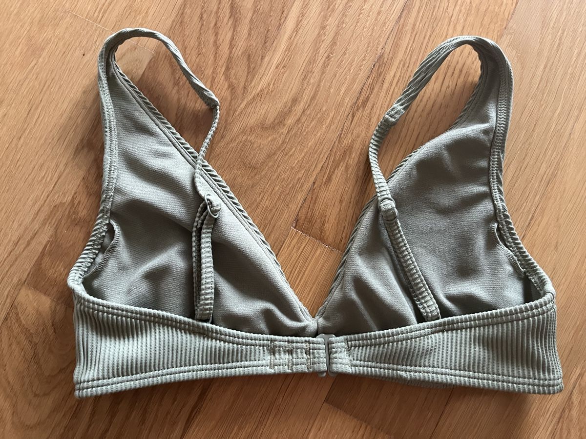 Roxy Badekleider & Bikinis: Bikini Oberteil Roxy oliv Grösse S – Gebraucht aus Frauenfeld von heyLani 3