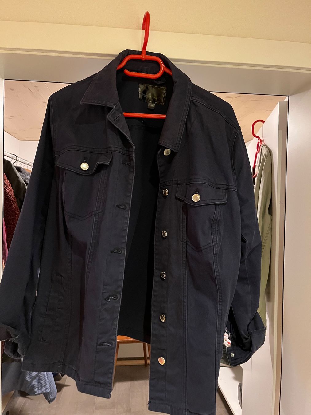 Giacche: Dunkelblaue Jeansjacke – Usato da Boswil venduto da cma_5fww