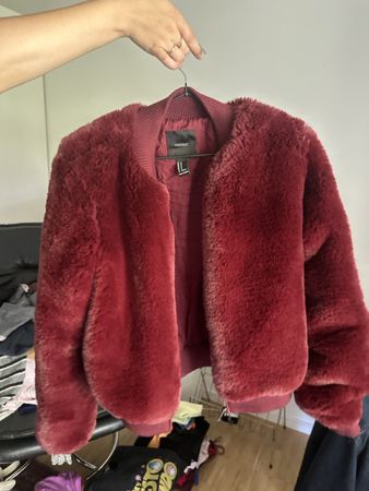 Forever 21 Kunstfell Jacke bordeaux Grösse M Zustand gut