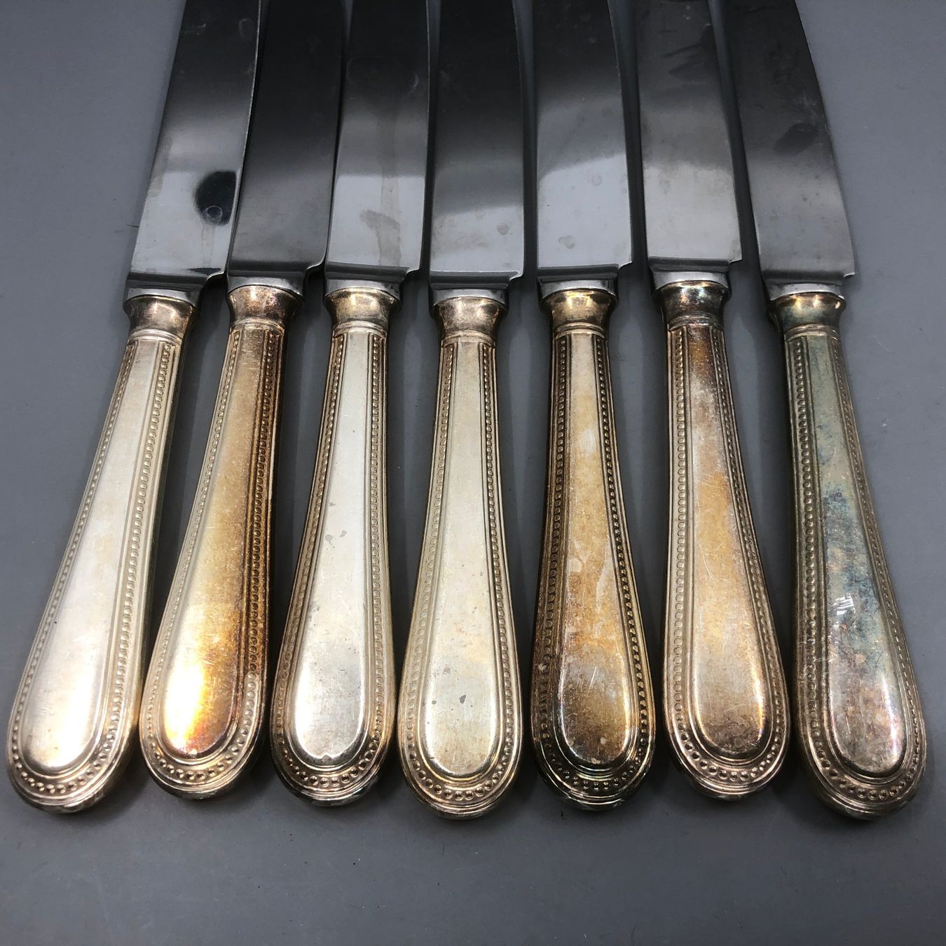 Besteck: 7 Vorspeisemesser versilbert Sheffield – Gebraucht aus Basel von Tiabeanie 7