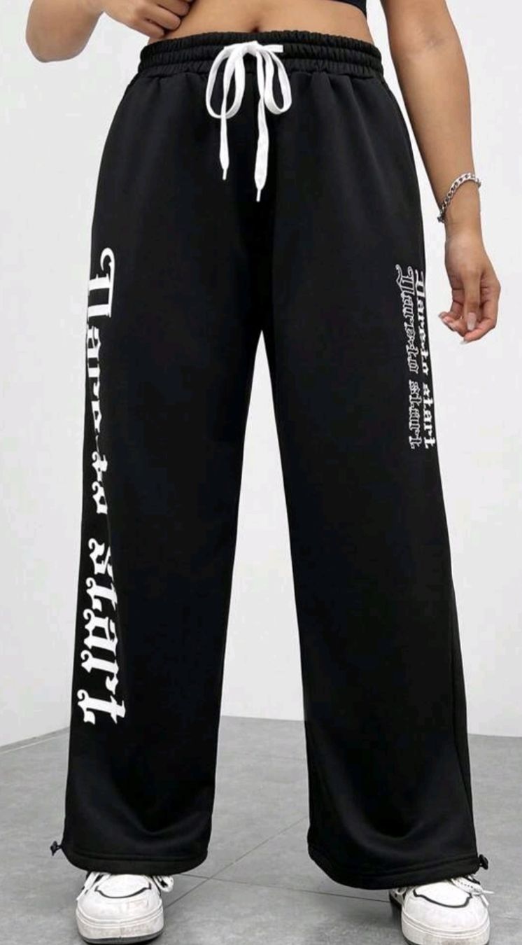 Pantaloni: Jogging noir ample avec inscriptions, taille 48 – Usato da Lausanne venduto da Cassandra11