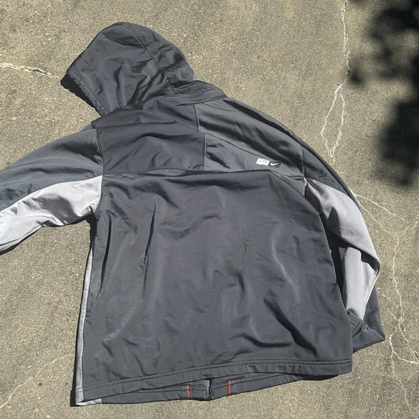 Nike Giacche: Nike 00s streetwear track jacket grey tech grau jacke pull – Usato da St. Gallen venduto da sourced_limited 4