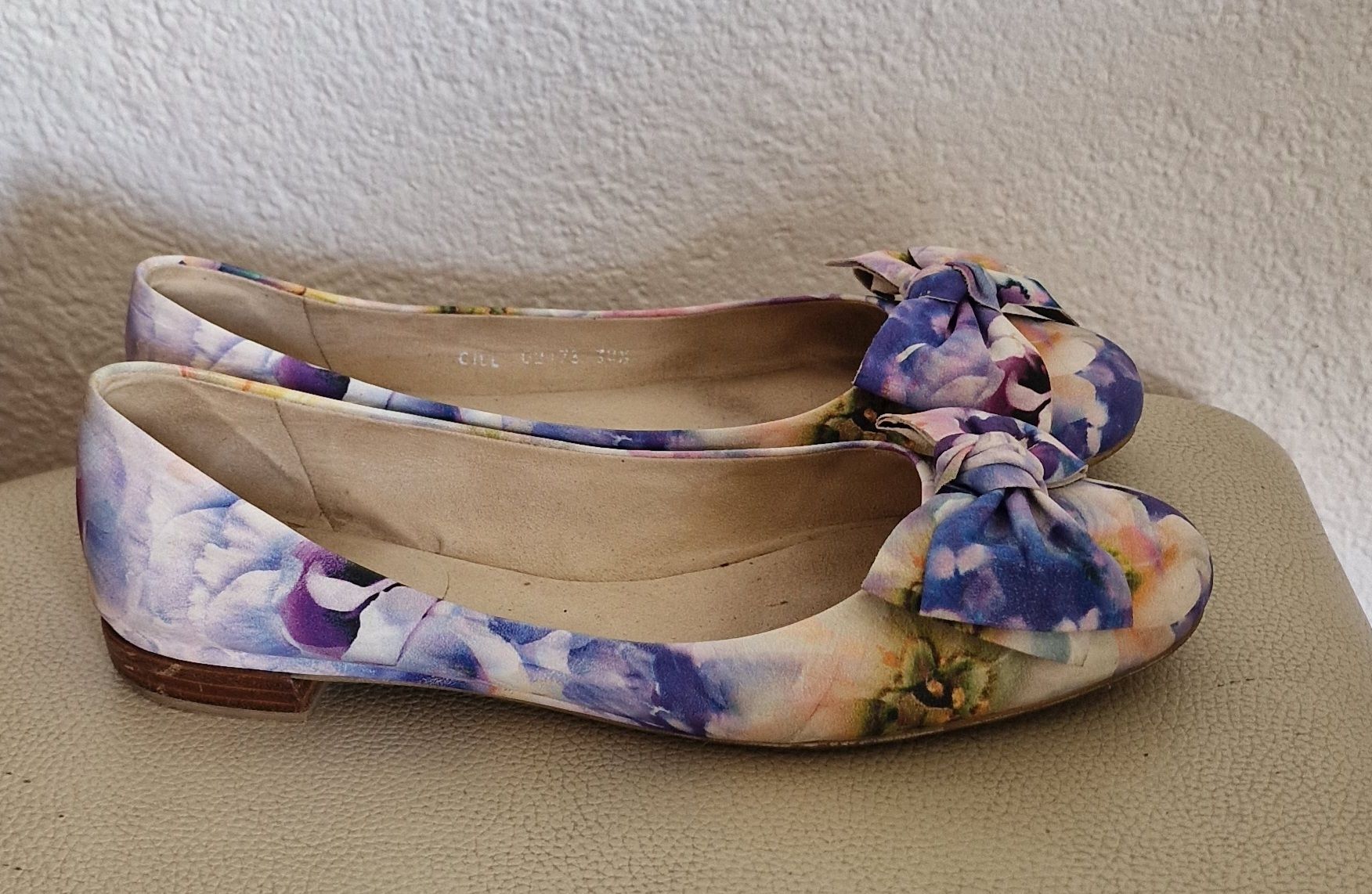 Stuart Weitzman Damenschuhe: Stuart Weitzman Ballerinas, Blumenmuster, Gr. 38, Sommer – Gebraucht aus Kriens von natalia.lang 1
