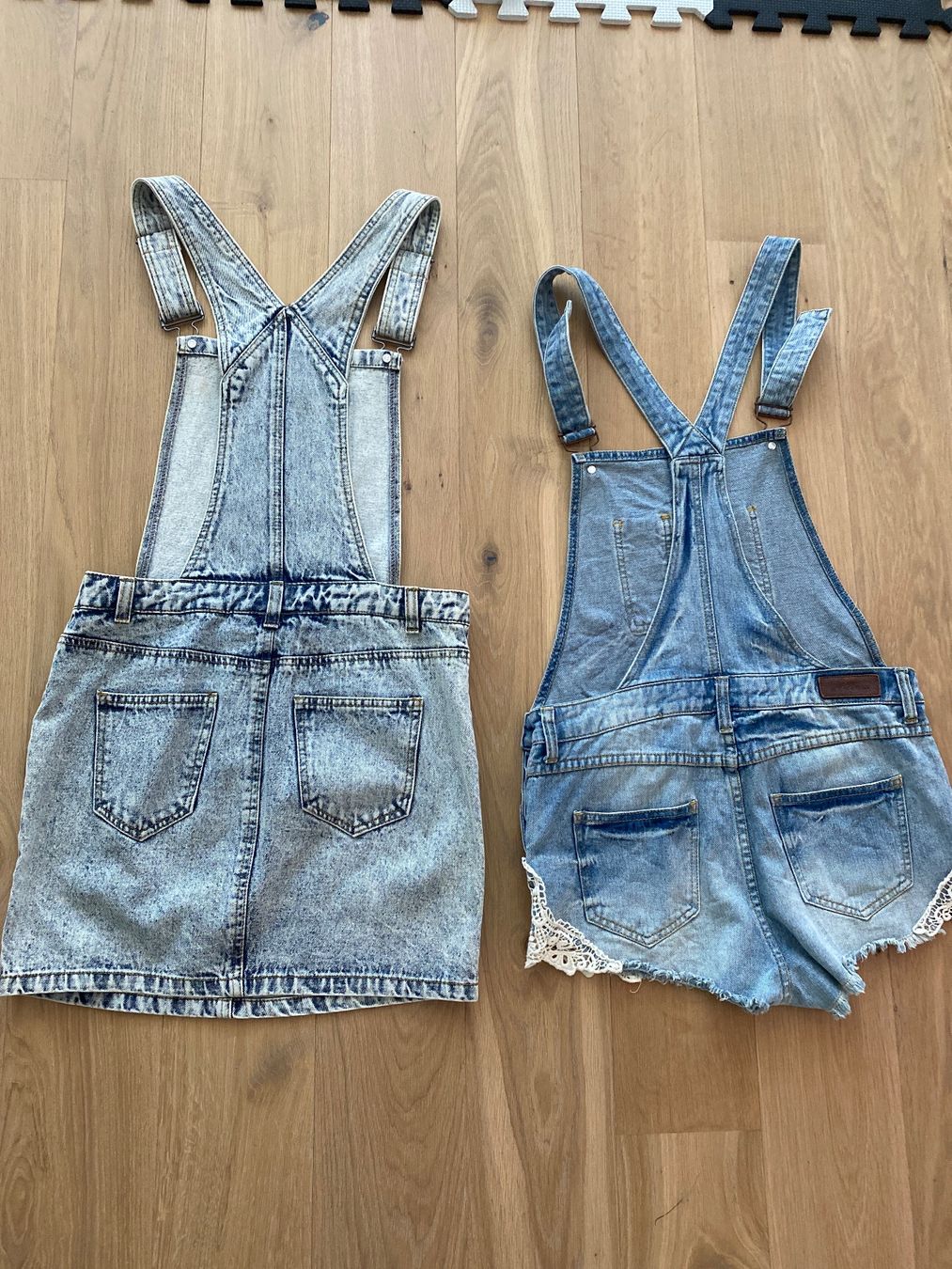 Jeans: Latzhose/Rock kurz – Usato da Bolligen venduto da Noeggeli10 1