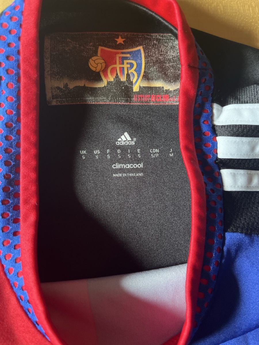 FC Basel Canottiere & Pantaloni: FC Basel FCB Trikot 2015/16 – Usato da Wallisellen venduto da theadicts77 1