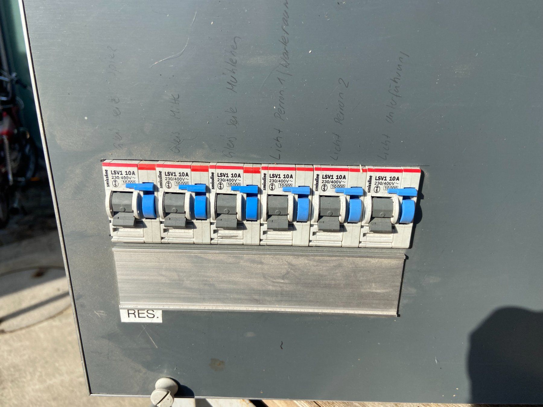 Alimentazione elettrica: Elektroverteiler mit Inhalt – Usato da Uetendorf venduto da trabit 1