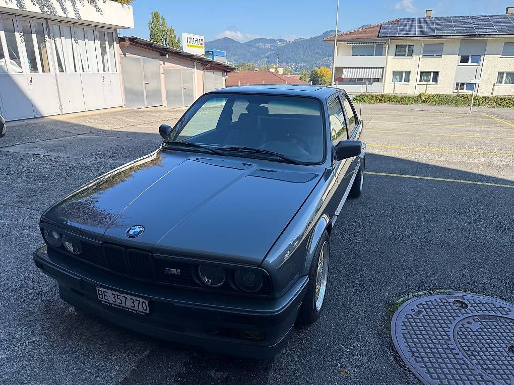 BMW Autos: BMW 320i E30 – D'occasion à Wattenwil par Aedu13 1