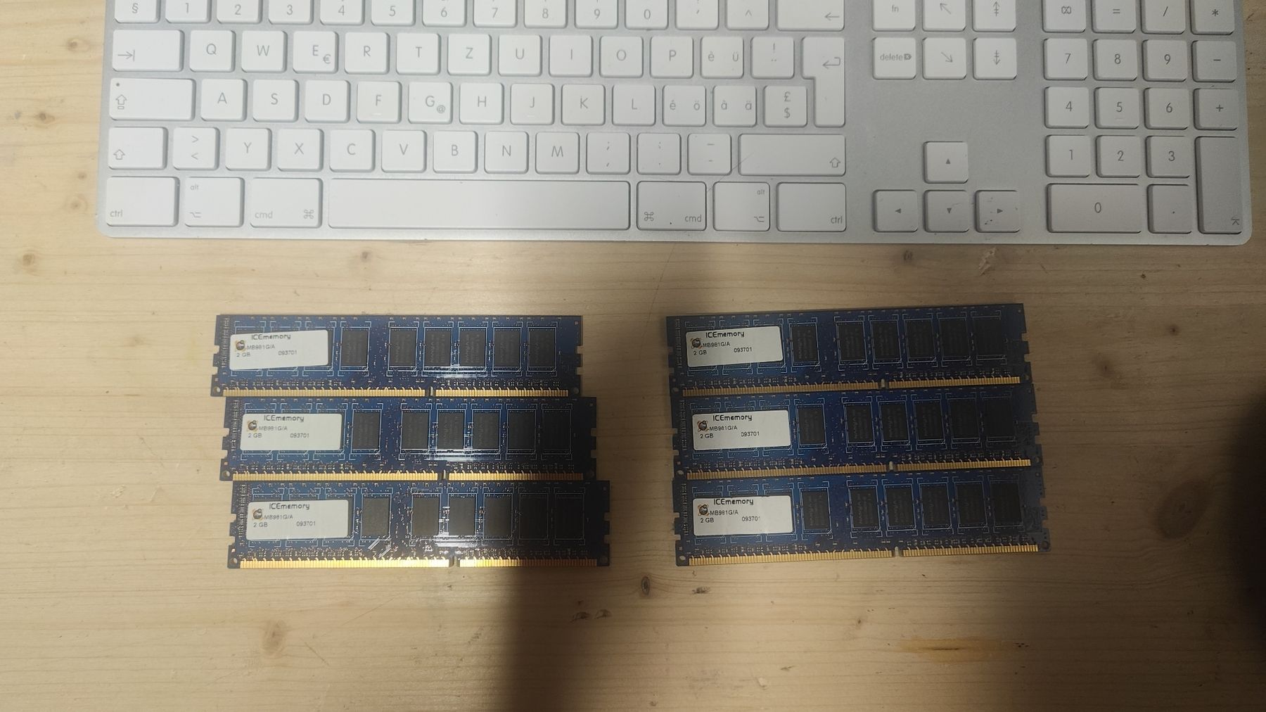 Apple PC: Mac pro Arbeitsspeicher 12GB – Usato da Ehrikon venduto da noa_vyp5 4