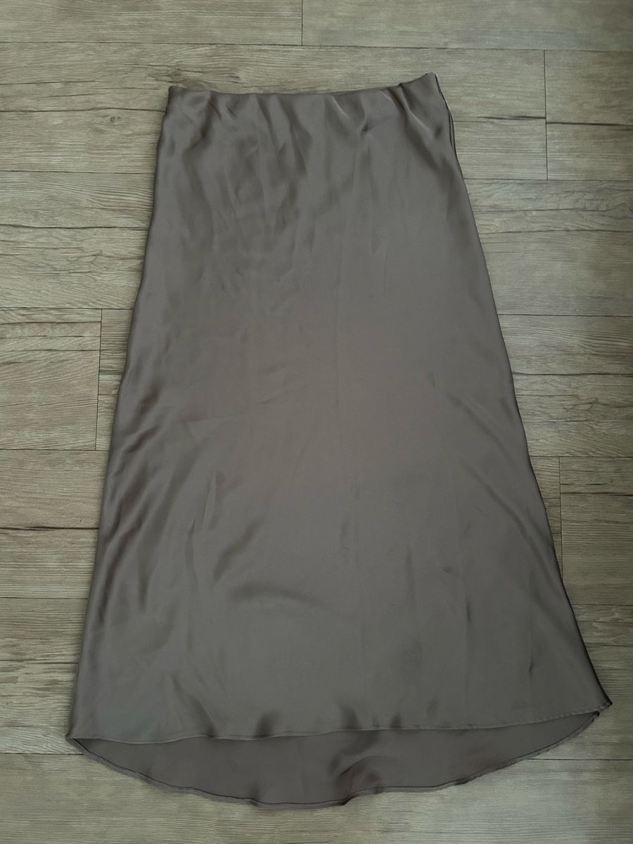 Zara Jupes: Rock beige Satin Grösse M – D'occasion à Uzwil par gab_2kx8 1