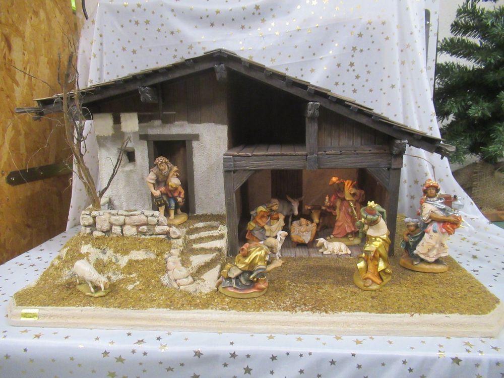 Krippenstall mit Holzfiguren (Neu (gemäss Beschreibung)) in ...