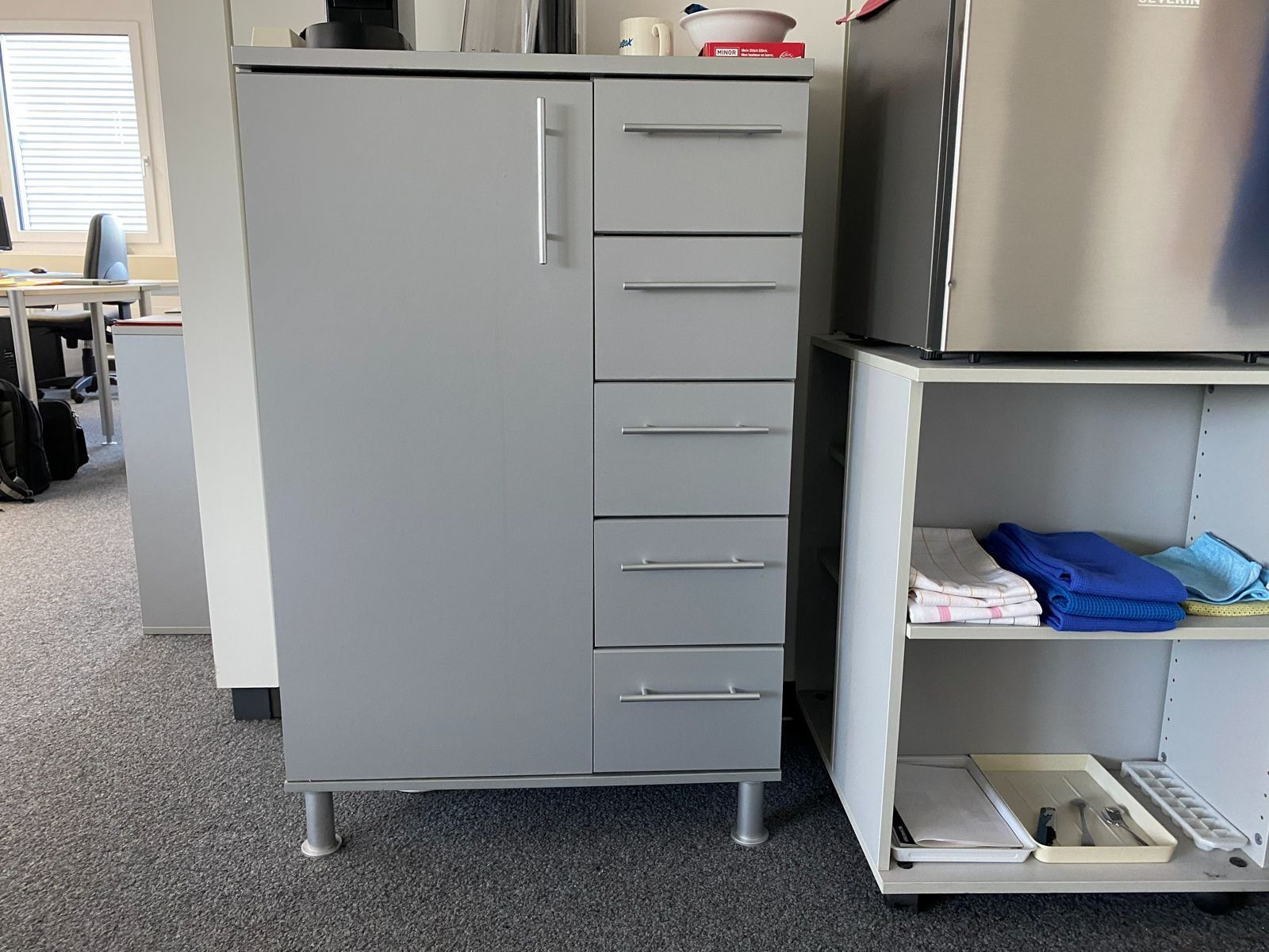Armoires: Halbhoher Schrank – D'occasion à Worb par Tom123bern