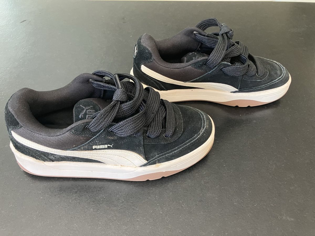 Scarpe da uomo: Chaussures PUMA daim noir T41 – Usato da Nyon venduto da cke_5xnx