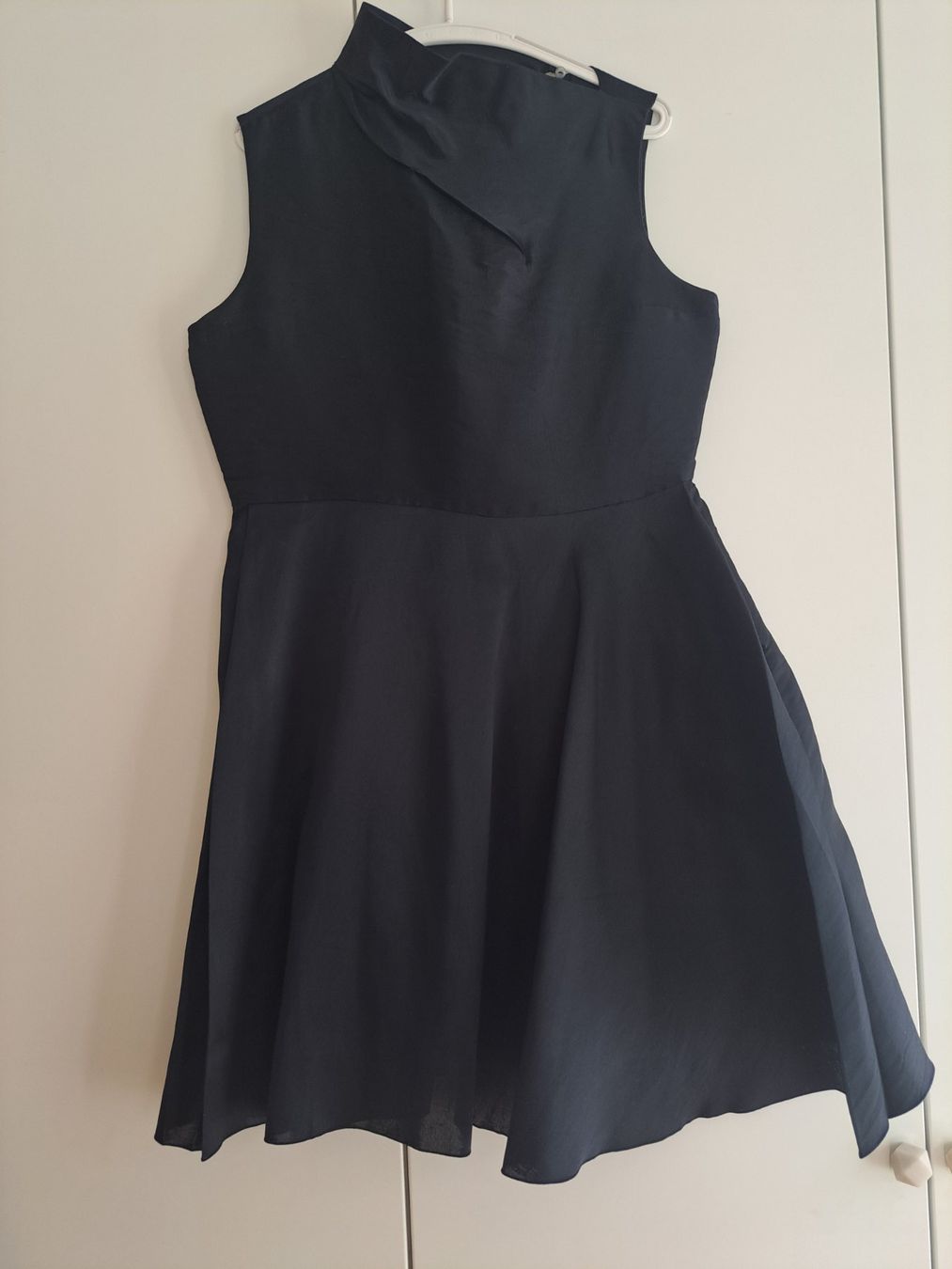 Cos Vestiti: Asymmetrisches Seidenmischkleid von Cos – Usato da Oberengstringen venduto da Kimchimon