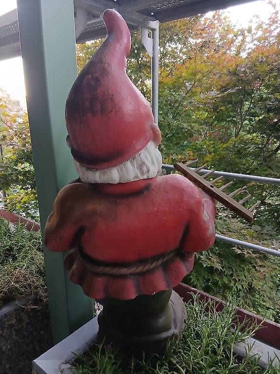 Figurines: XXL-Gartenzwerg mit Harke – D'occasion à Langnau am Albis par Alhambra1976 2