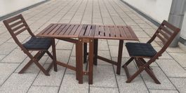 Tisch mit zwei Stühlen (inklusive Sitzkissen) 
