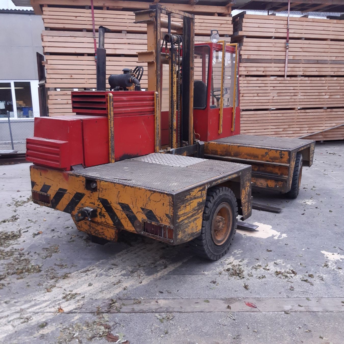 Gabelstapler & Hubwagen: Stapler mit Plattform und Hubgabeln gebraucht – Defekt aus Kappel von gutem 2