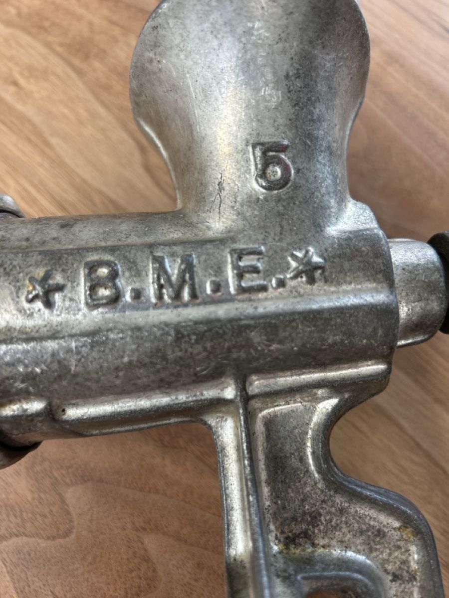 Elettrodomestici da cucina: Fleischwolf B.M.E. Metall Handkurbel Schraubzwinge – Usato da Kreuzlingen venduto da Pix66 2