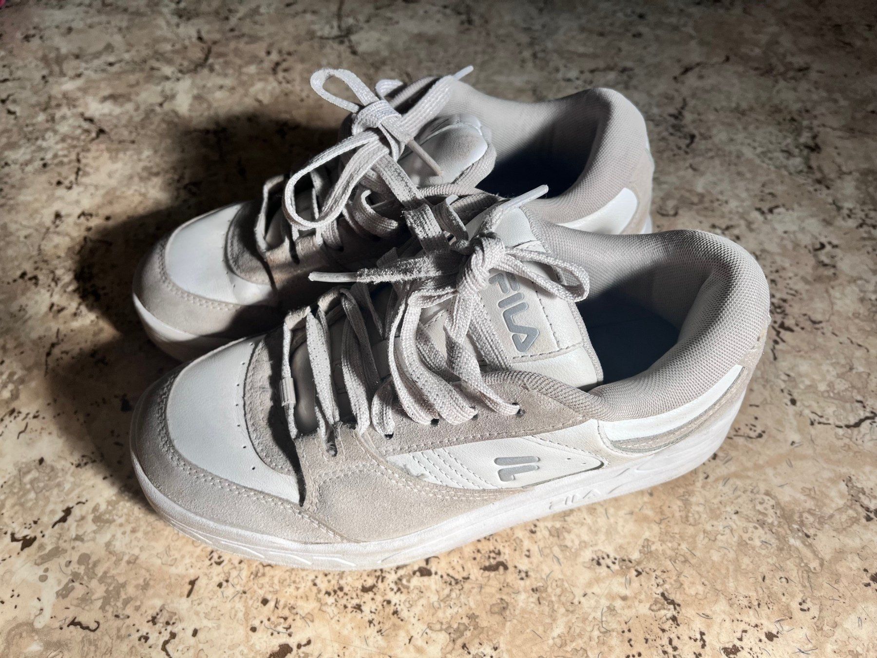 Scarpe da donna: Fila Sneaker grau mit weissem Einsatz, Gr. 37 – Usato da Laufen venduto da eichhorn15 1