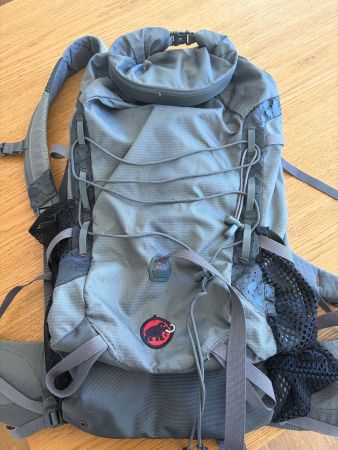 Mammut Kletterrucksack - grau gebraucht mit Gebrauchsspuren