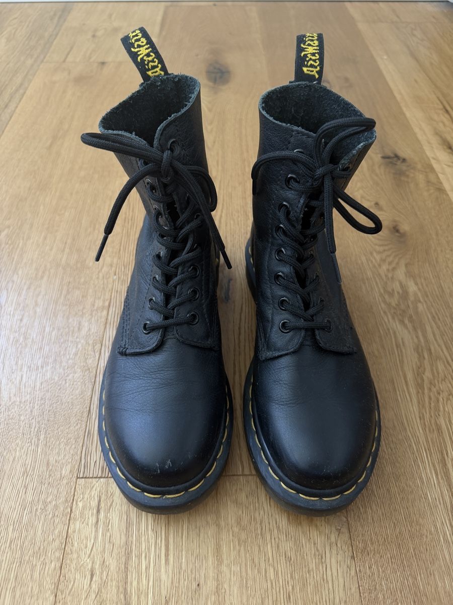 Dr. Martens Damenschuhe: Dr. Martens - Pascal, Gr. 38 – Gebraucht aus Interlaken von fbnscl