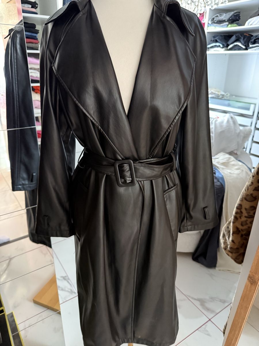 Stradivarius Cappotti: Schicker Kunstleder Trenchcoat von Stradivarius, S – Usato da Arch venduto da Aga84 1