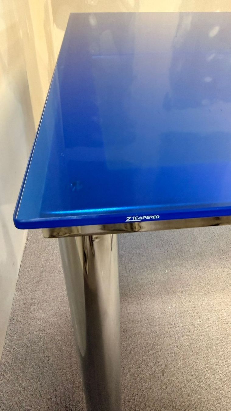 Tavoli: Blauer Esstisch aus Glas mit Chromfüssen – Usato da Rickenbach ZH venduto da Der-Insider 5
