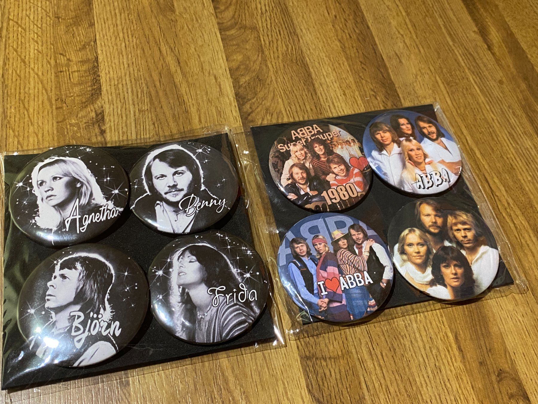 Placchette & Badge: Abba Pin Badges – Nuovo e nell'imballaggio originale da Basel venduto da FatCatPacksTheRatt