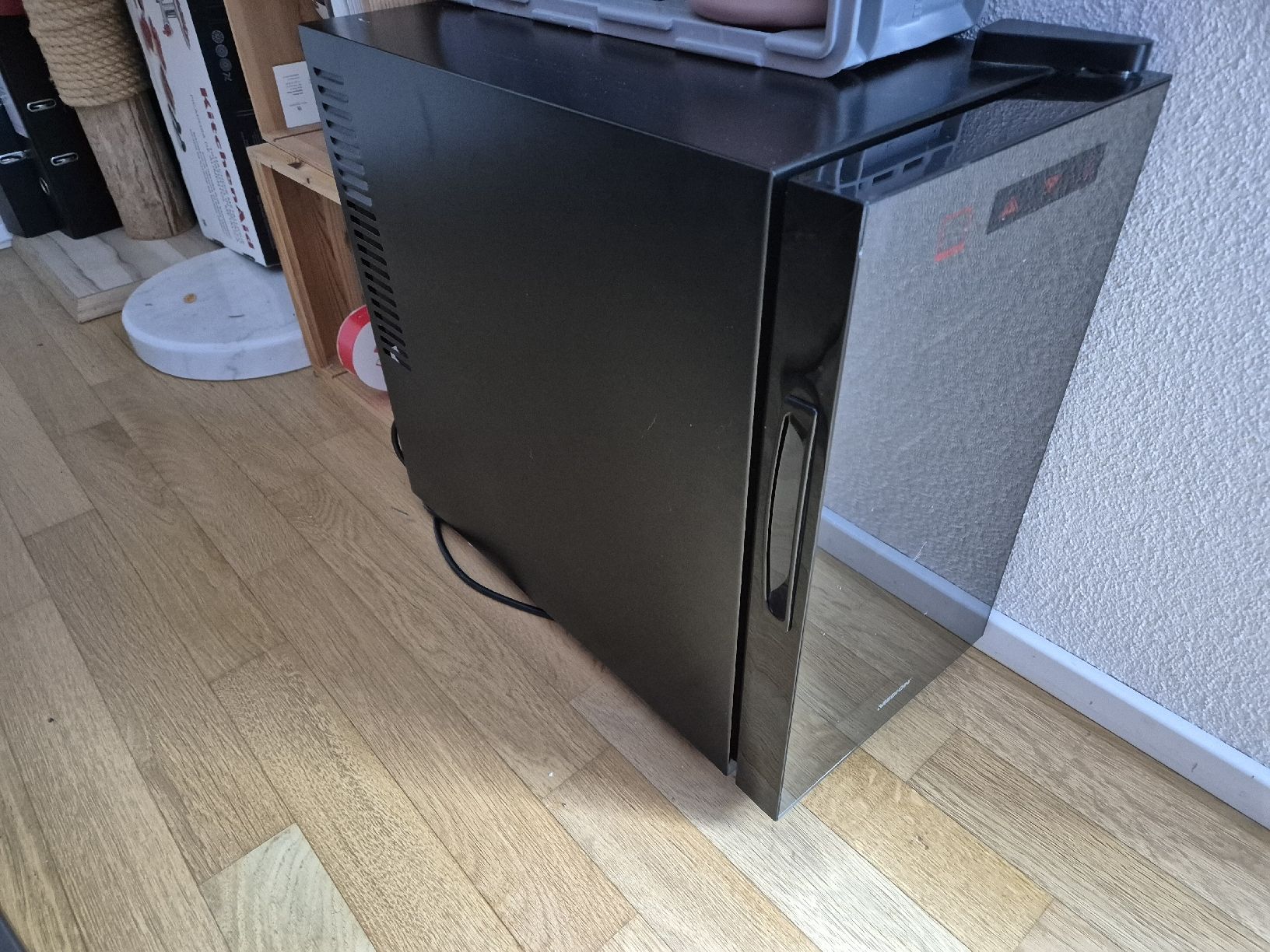 Kühlschrank: Kleiner, kompakter Weinkühlschrank – Gebraucht aus Oberarth von yannick-1995 2