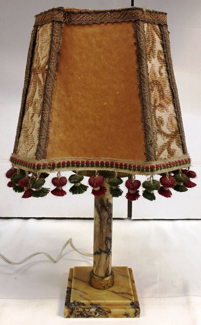 Lampade: Alte Tischlampe mit  Lederschirm(teil) – Usato da Oftringen venduto da Vucki 2