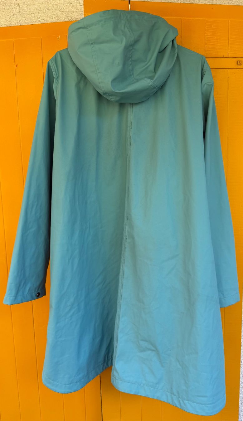 Zizzi Jacken: Regenjacke Zizzi / Gr.M – Gebraucht aus Zermatt von cacador 1