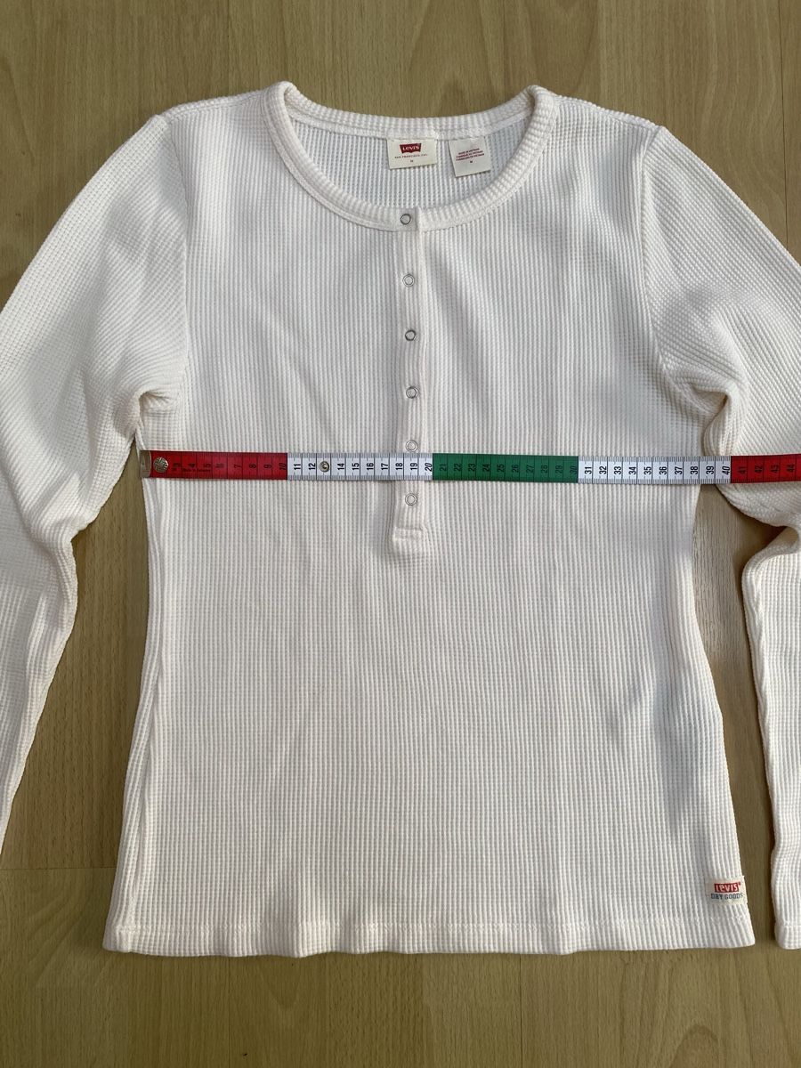 Levi's Pullover & Sweatshirts: Pullover Levi's cremeweiss Gr. M Neu – Neu und originalverpackt aus Buochs von H16 4