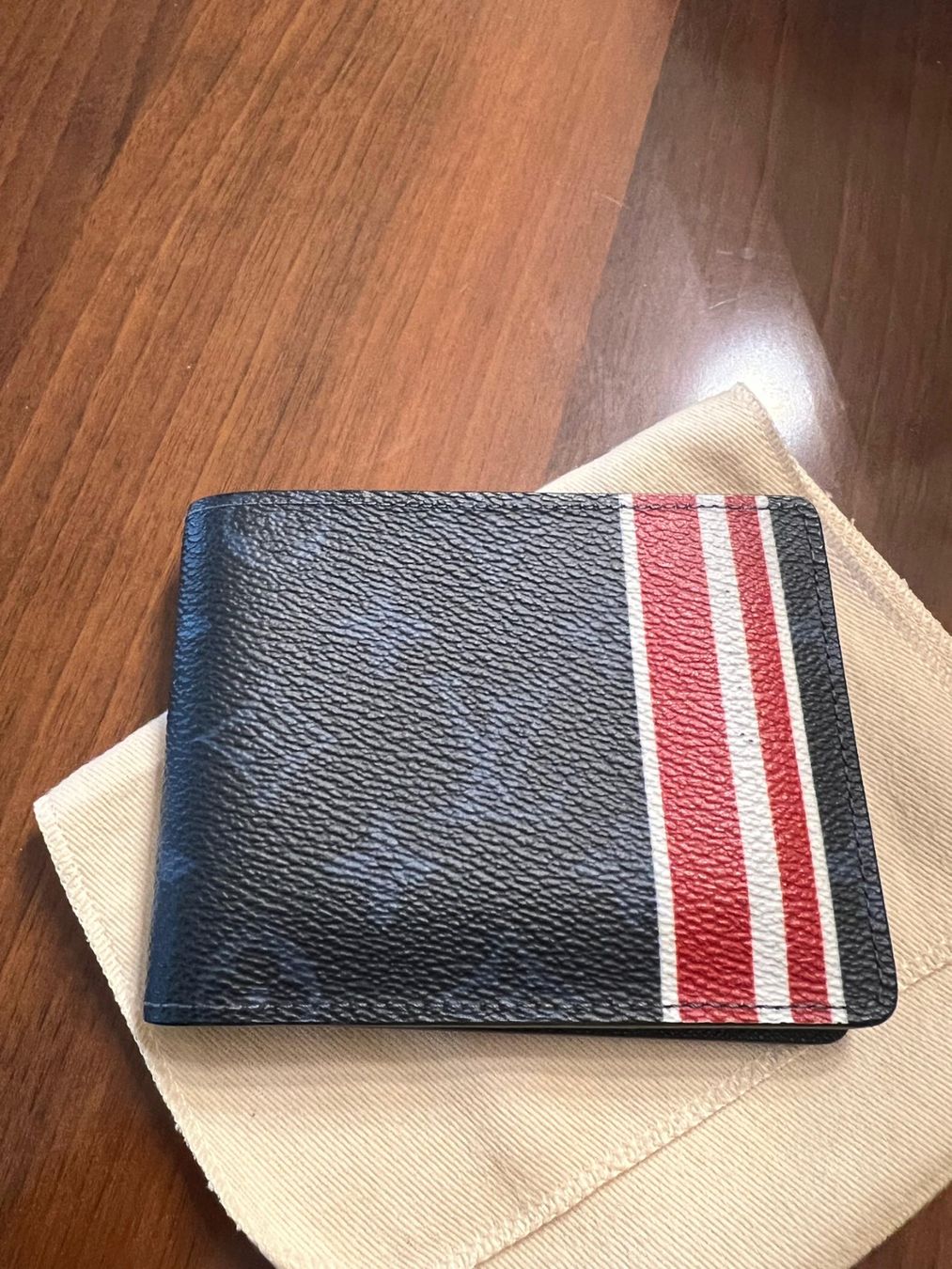 Louis Vuitton Portafogli: Louis Vuitton Slender Wallet - Monogram Edt – Usato da Oensingen venduto da TheBaggyClub 4