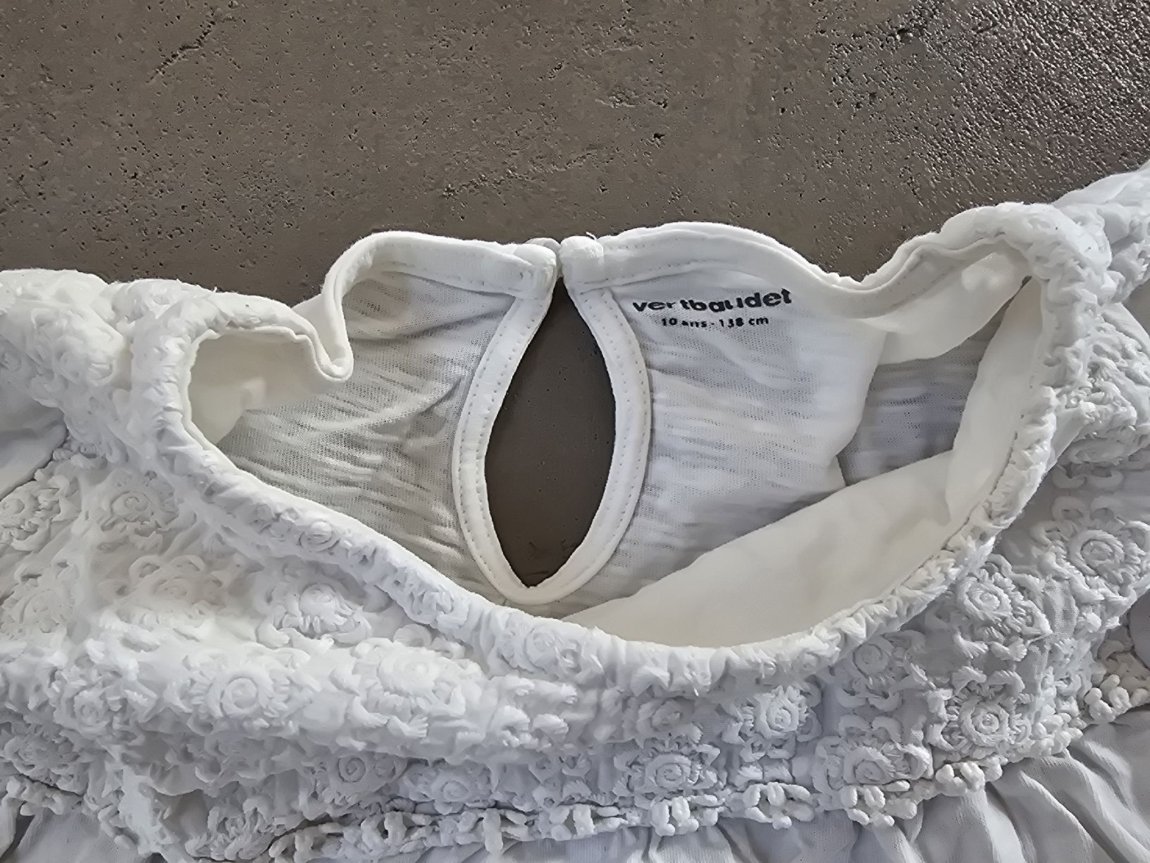 Camicette, T-shirt & Top: Vertbaudet Mädchen Bluse, Grösse 138, creme-farbig – Usato da Büron venduto da Liv7 1