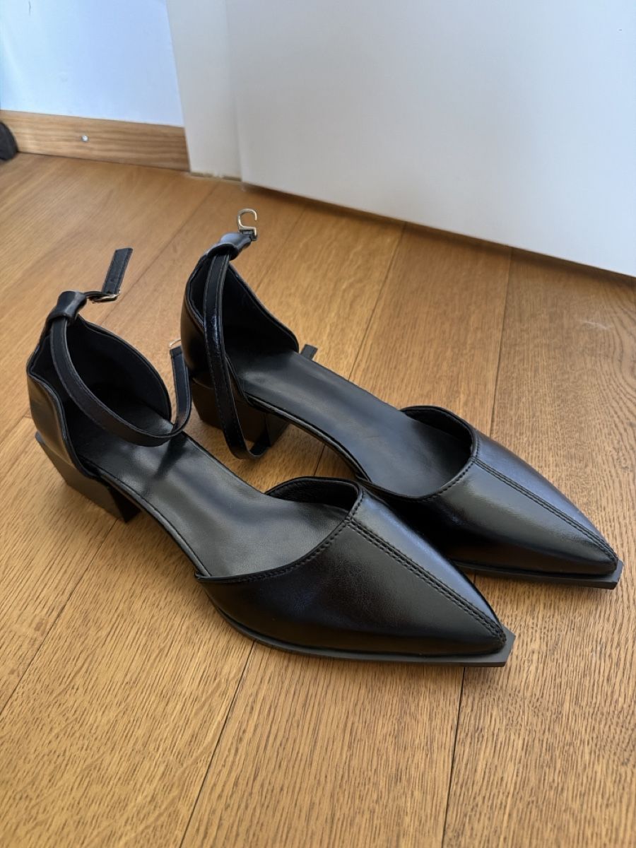 Scarpe da donna: Low heel design leather sandals 38 – Nuovo (secondo la descrizione) da Hausen AG venduto da nik_9sg2