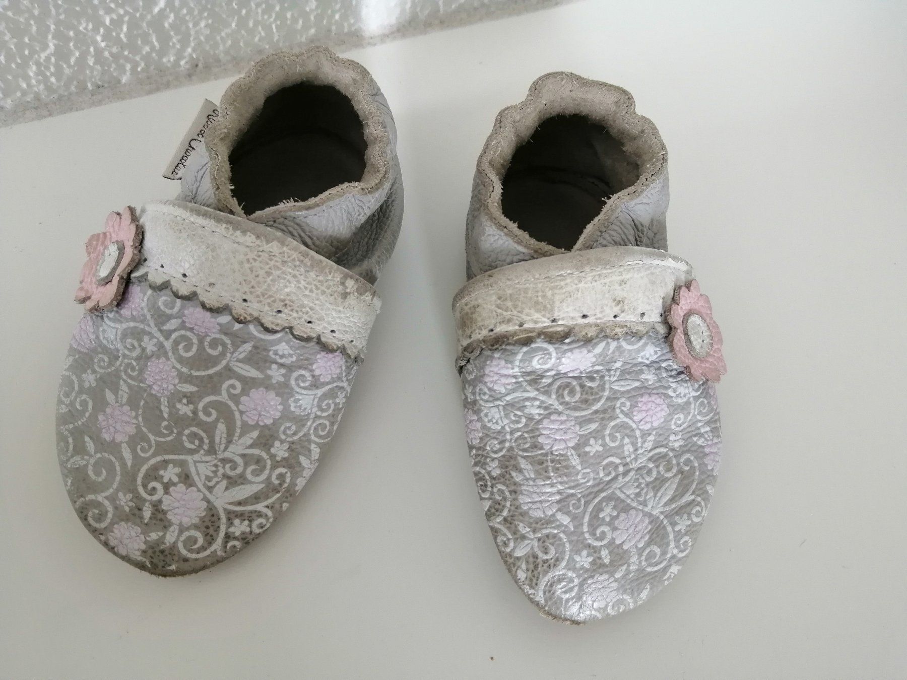 Scarpe per ragazze: Lederfinkli 6-12 Monate Mädchen grau – Usato da Aeschi (SO) venduto da clementinli 1