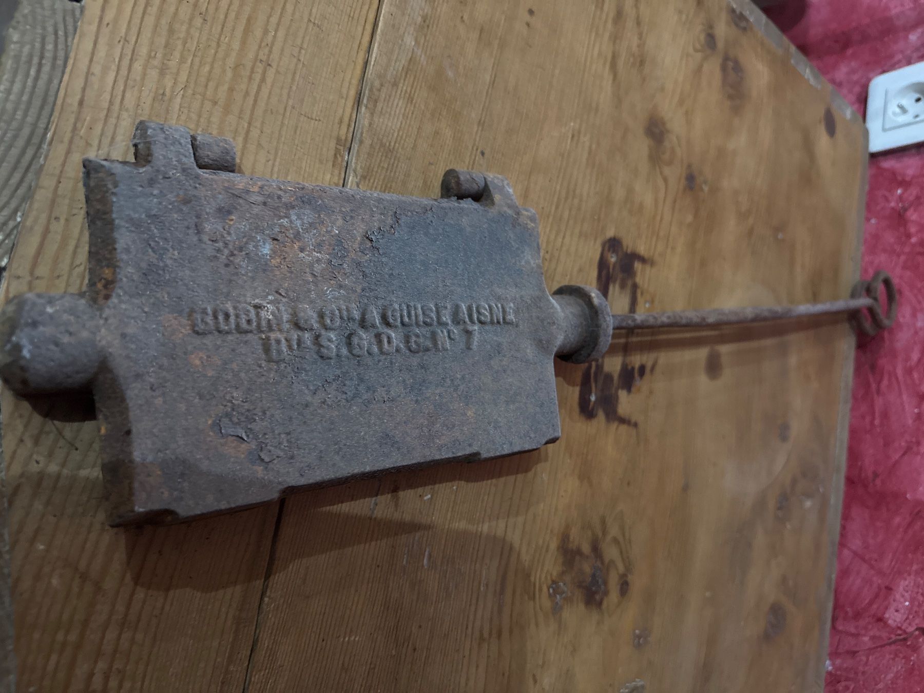 Teglie da forno: Gaufrier ancien en fonte – Usato da Lajoux JU venduto da Briard0 3