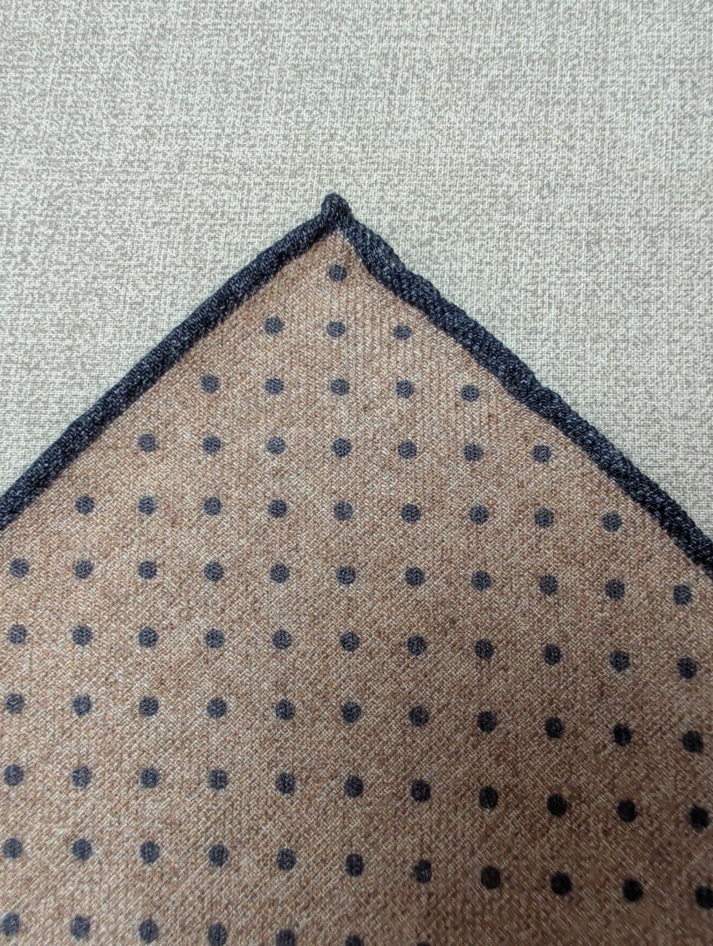 Eleventy Completi: Eleventy Platin Collection, Einstecktuch, Neu, Wolle – Nuovo e nell'imballaggio originale da Zürich venduto da rom_zh
