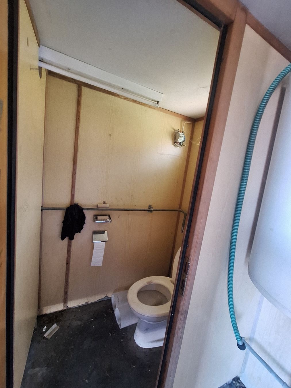 Contenitori edile: à vendre container toilette  – Usato da Troistorrents venduto da Marie_anna_vs 5