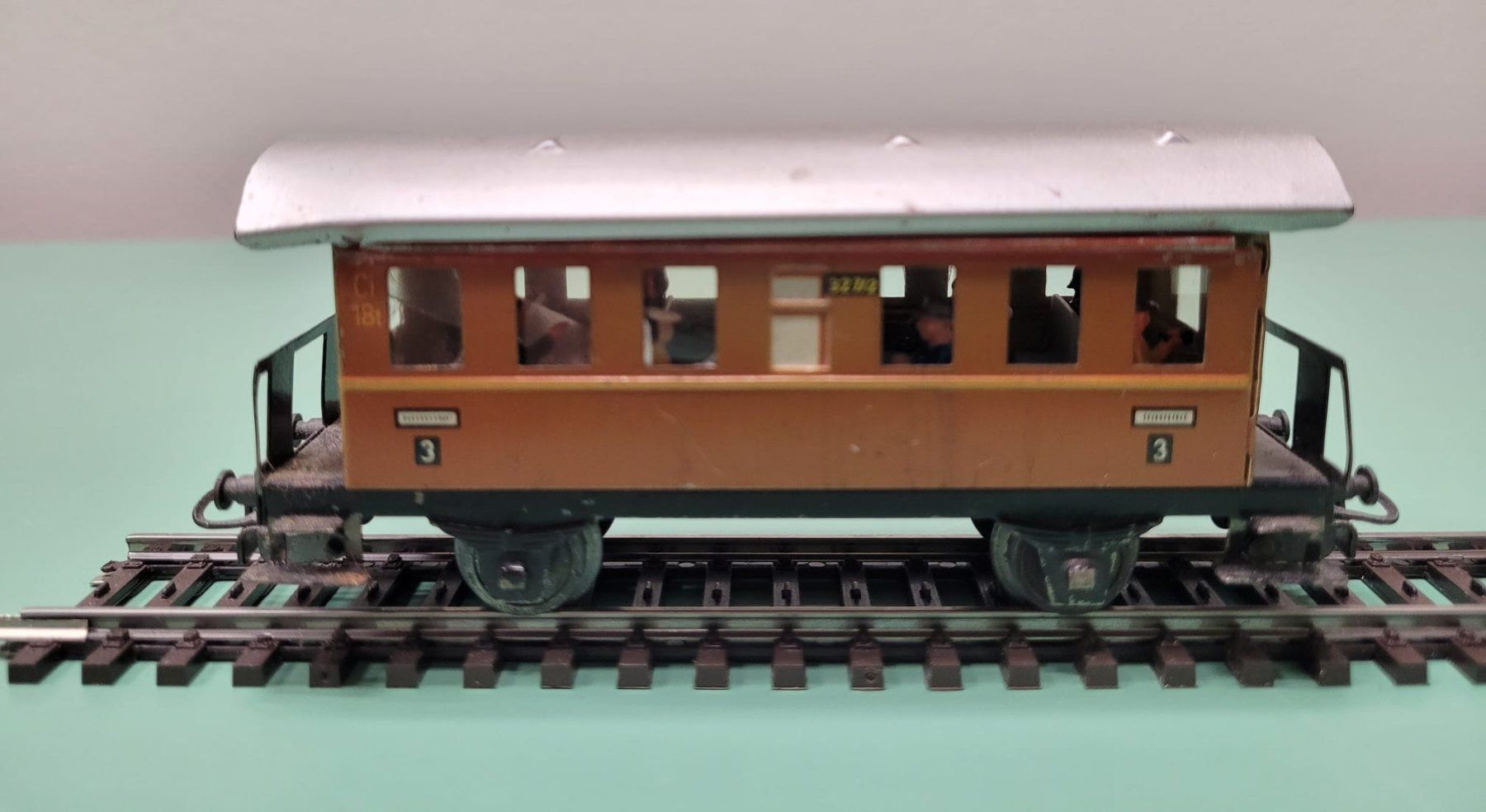 Märklin Modellini di ferrovie: Märklin Personenwagen 327/3 – Usato da Perlen venduto da AhvidEvG