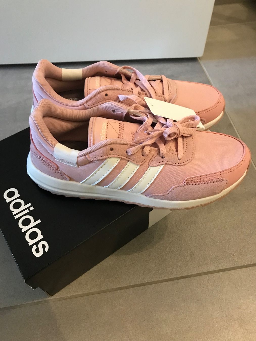 Adidas Schuhe für Mädchen: Adidas Turnschuhe/Sneakers Gr. 36 NEU – Neu und originalverpackt aus Affoltern am Albis von variablend